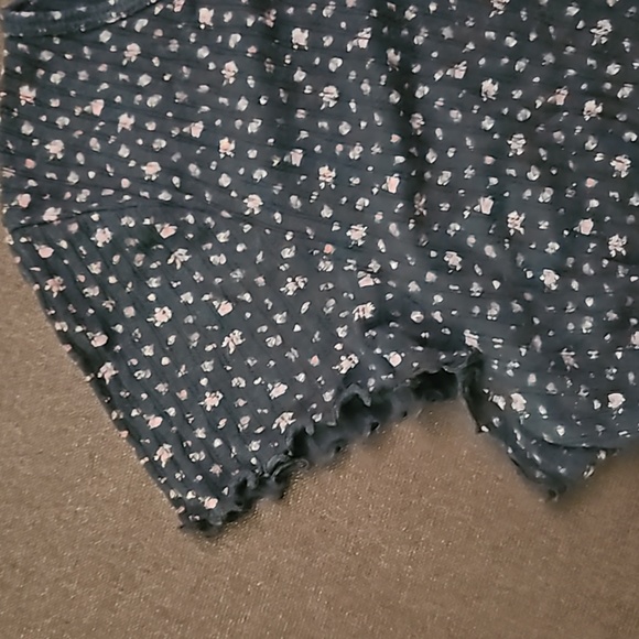 American Eagle Floral Cropped Top - Picture 3 of 9